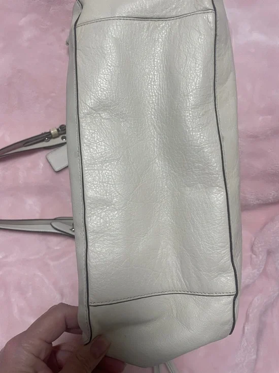 Coach - Picture 11 of 16